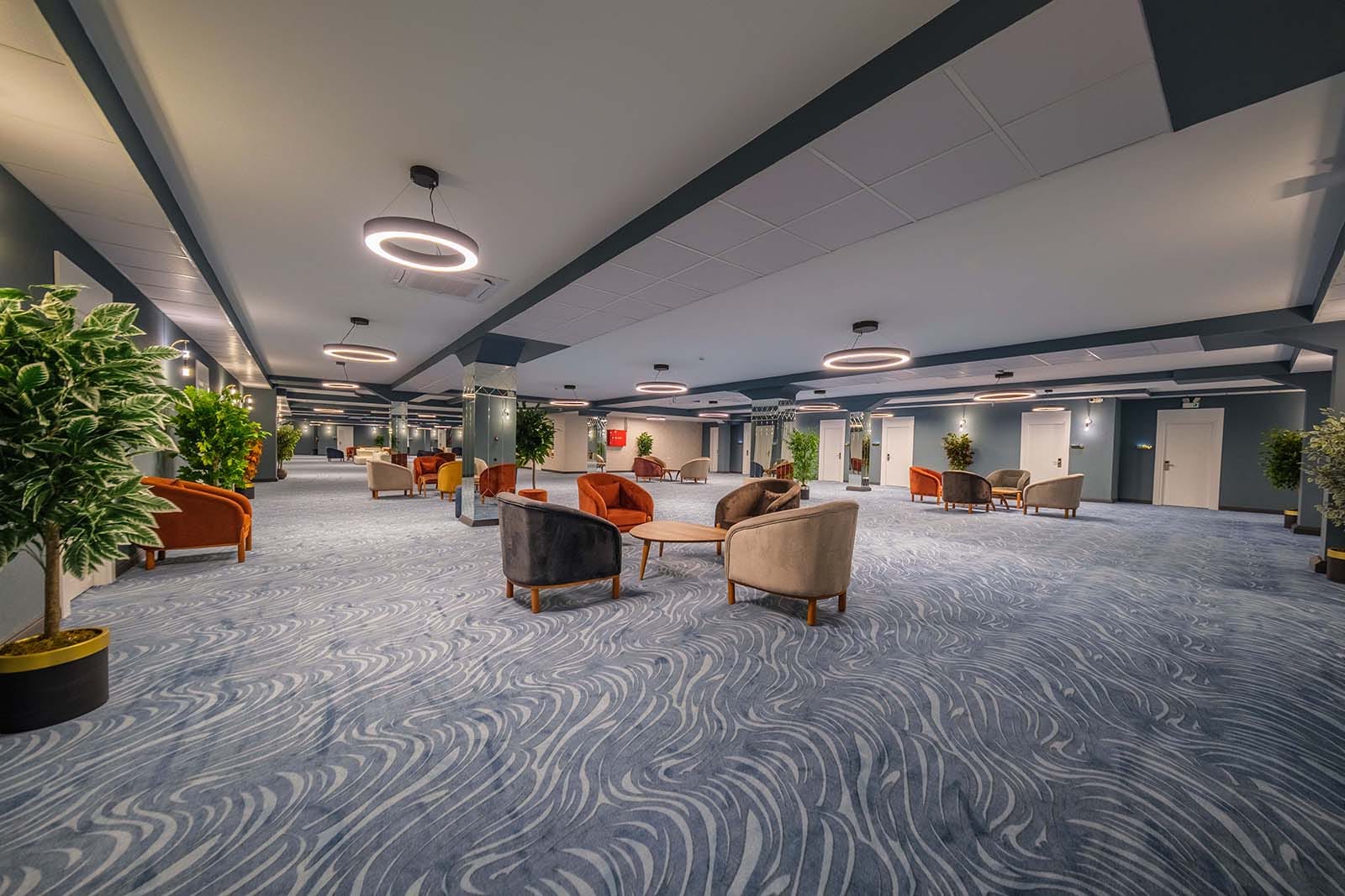 Geniş lounge